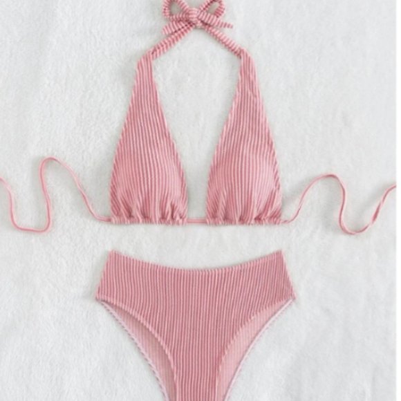 Bikini - Picture 1 of 1